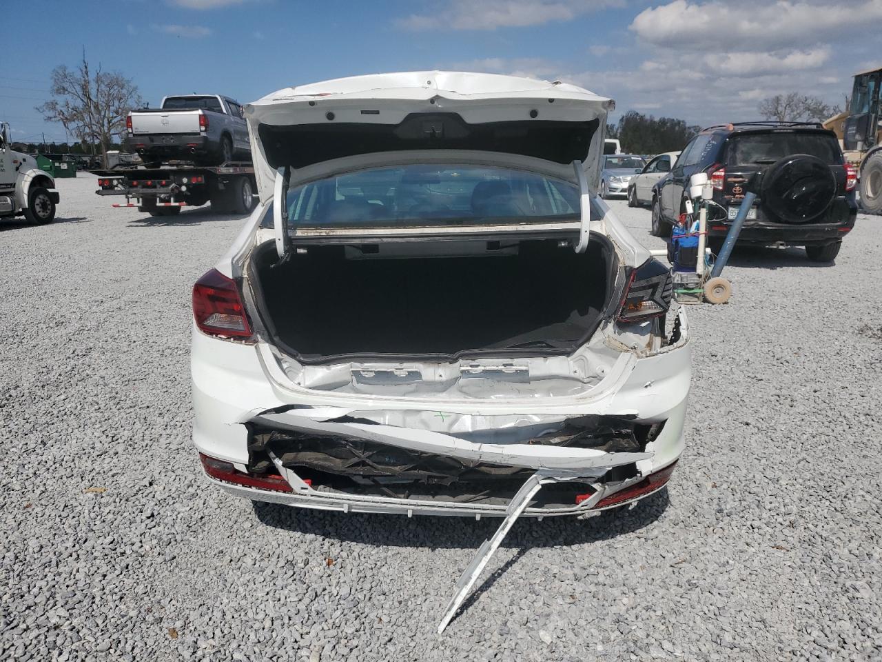 2019 Hyundai Elantra - Image 6