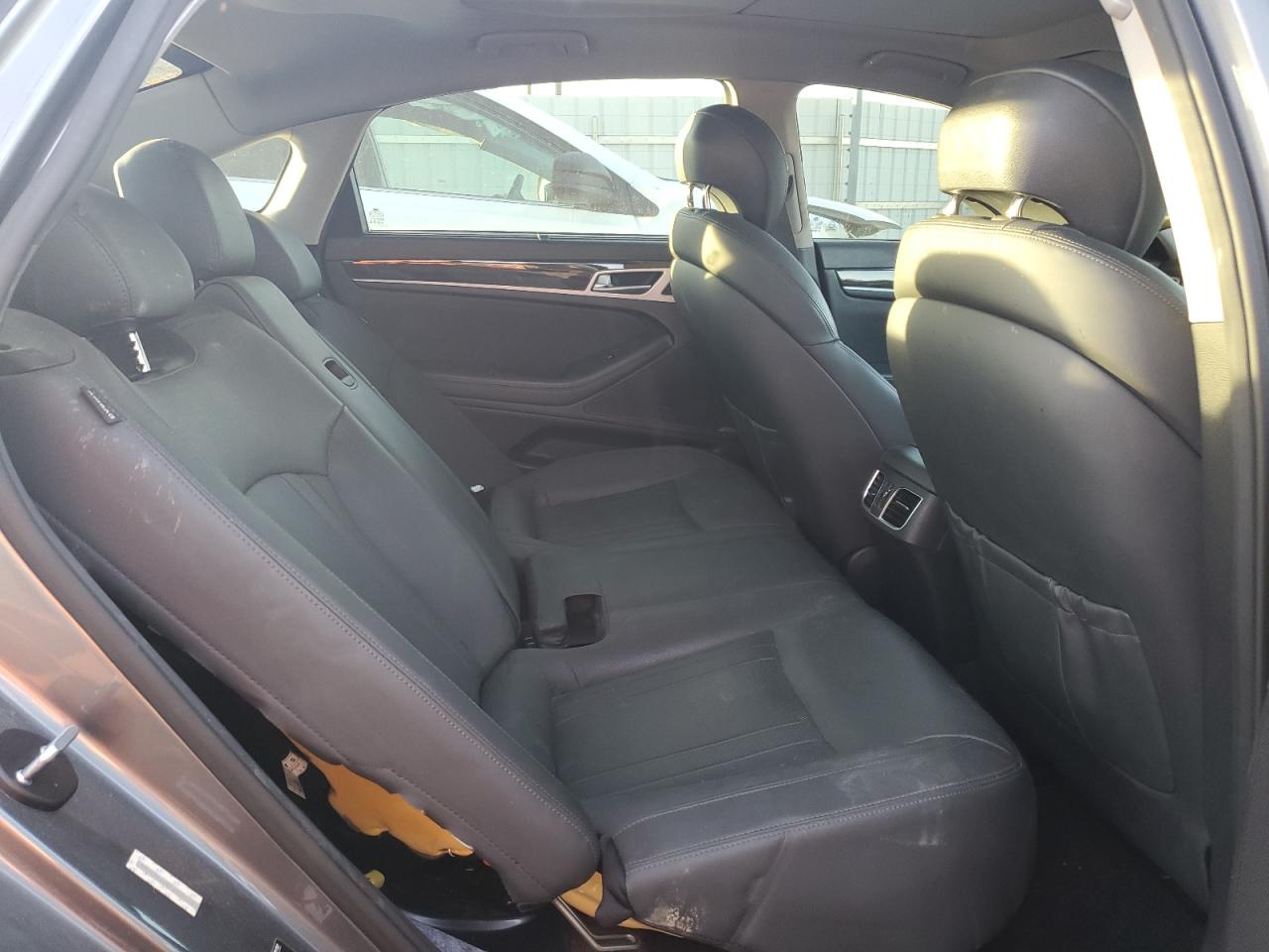 2015 Hyundai Genesis - Image 10