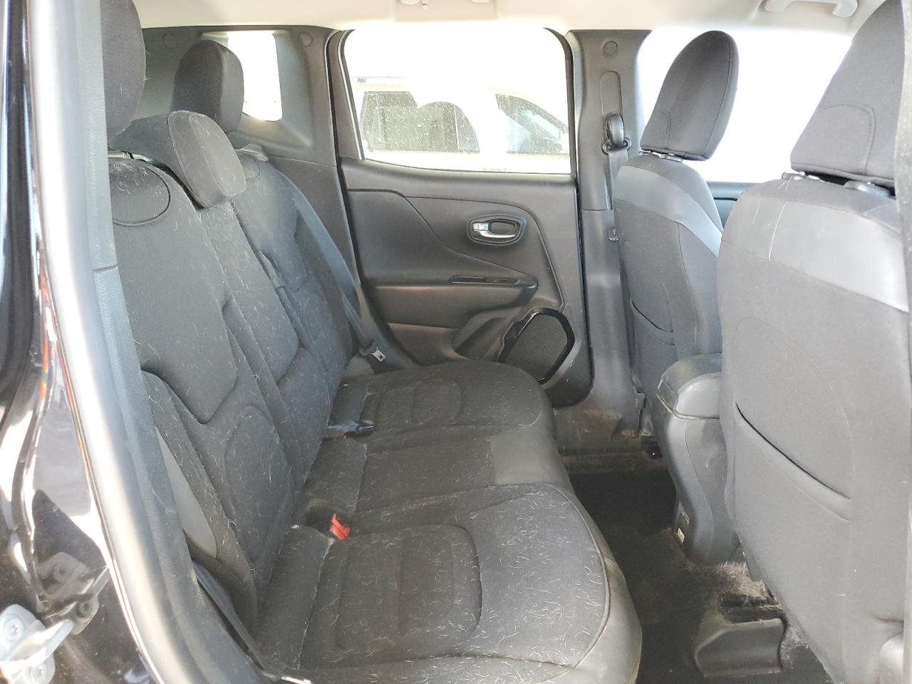 2016 Jeep Renegade - Image 11
