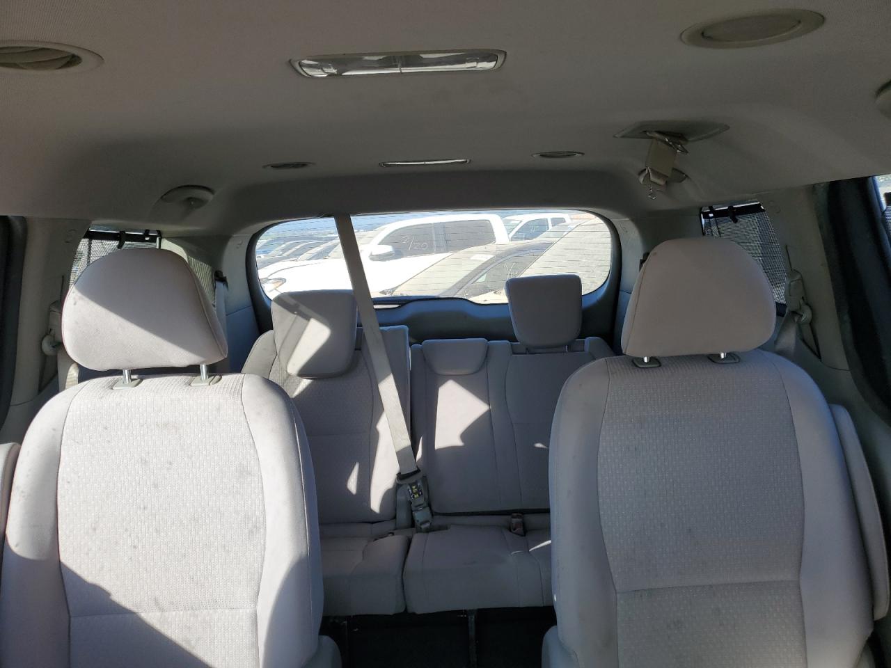 2016 Kia Sedona - Image 10