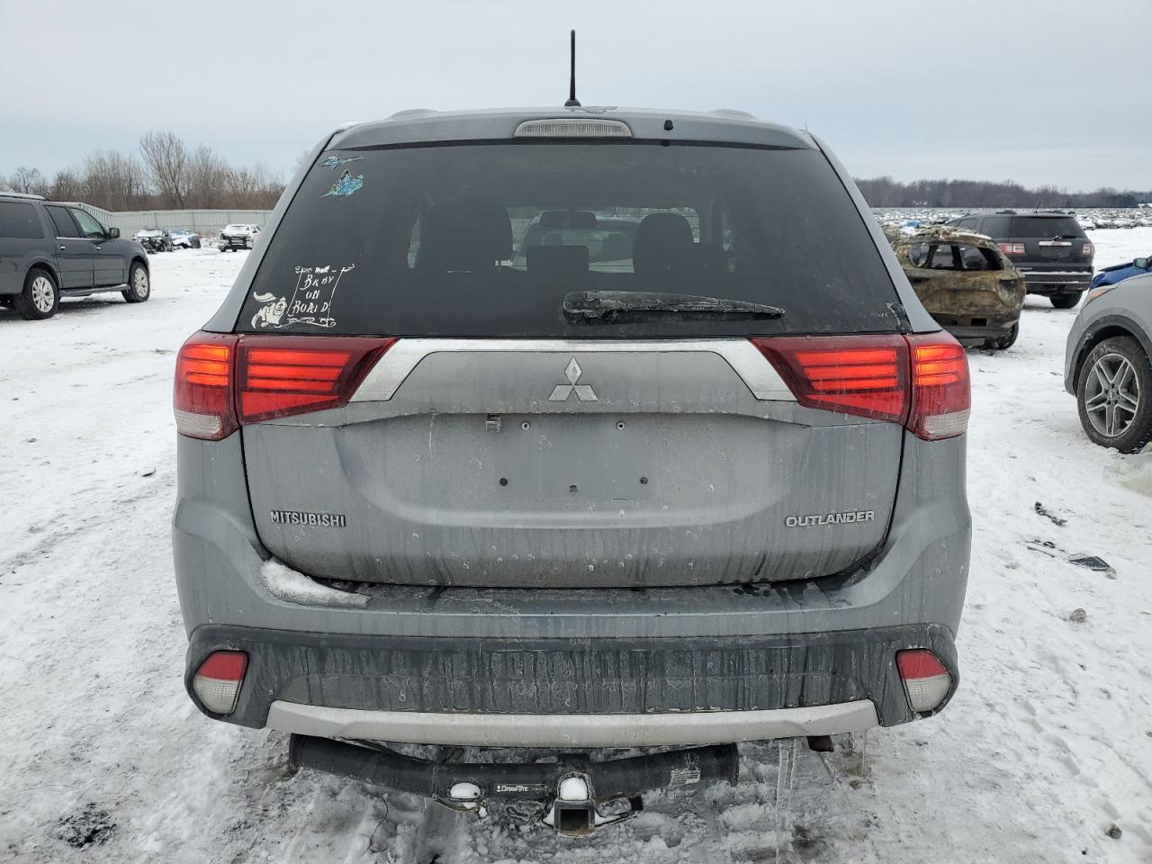 2016 Mitsubishi Outlander - Image 6