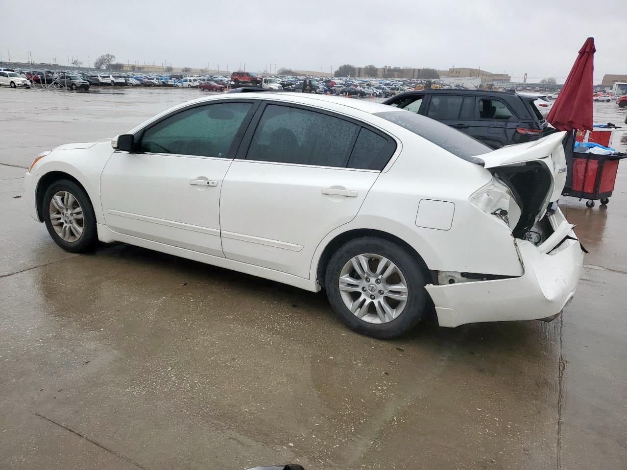 2010 Nissan Altima - Image 2