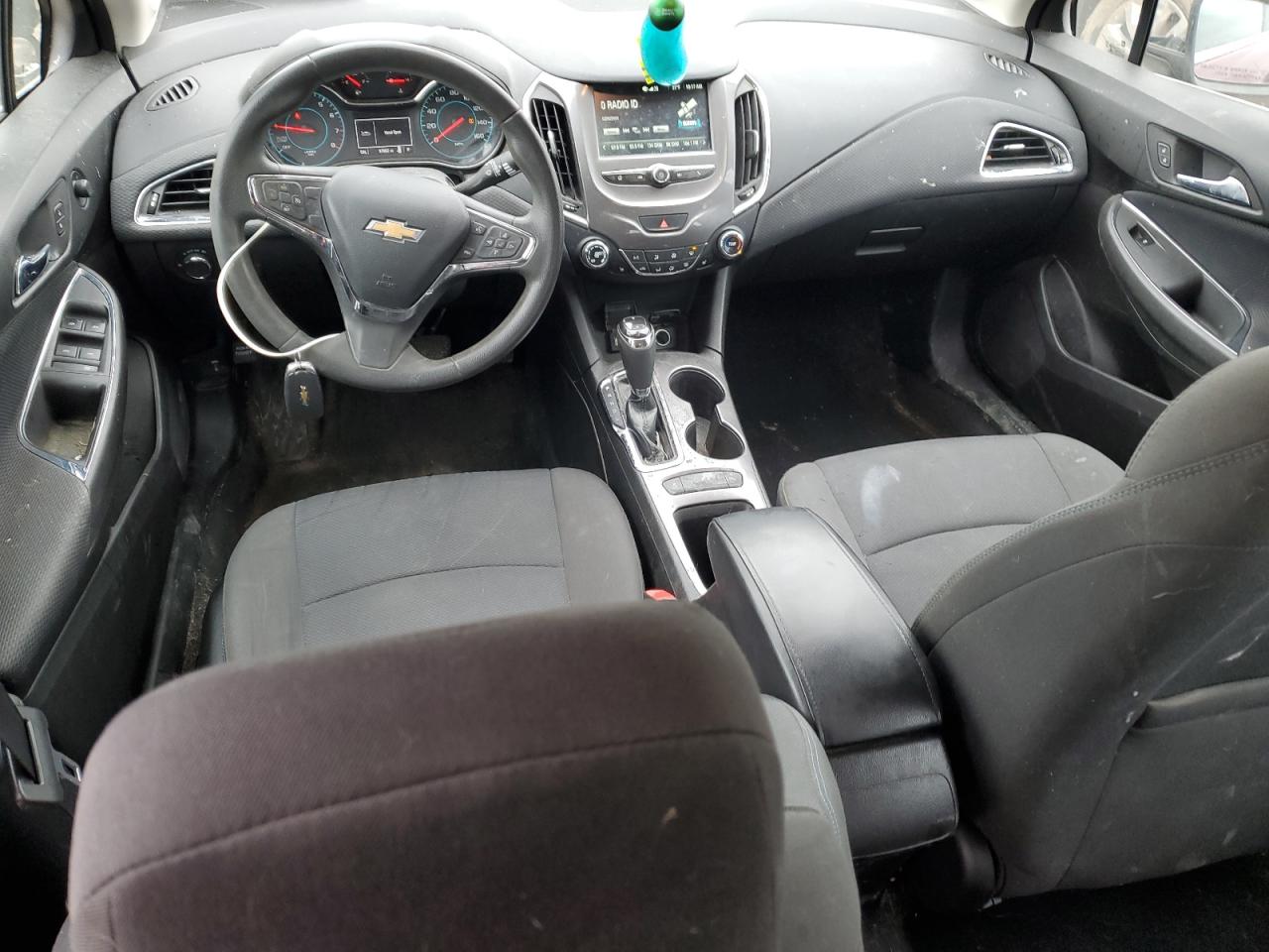 2018 Chevrolet Cruze - Image 8