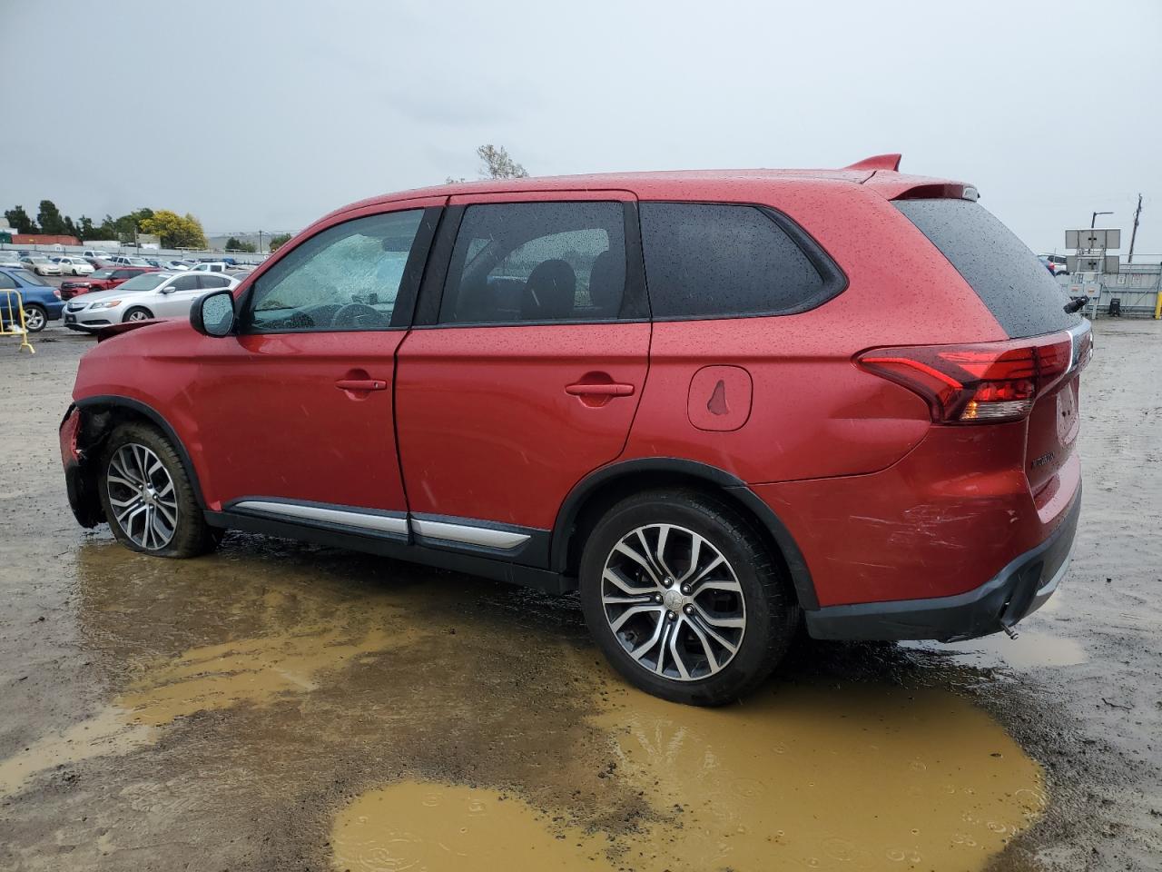 2018 Mitsubishi Outlander - Image 2