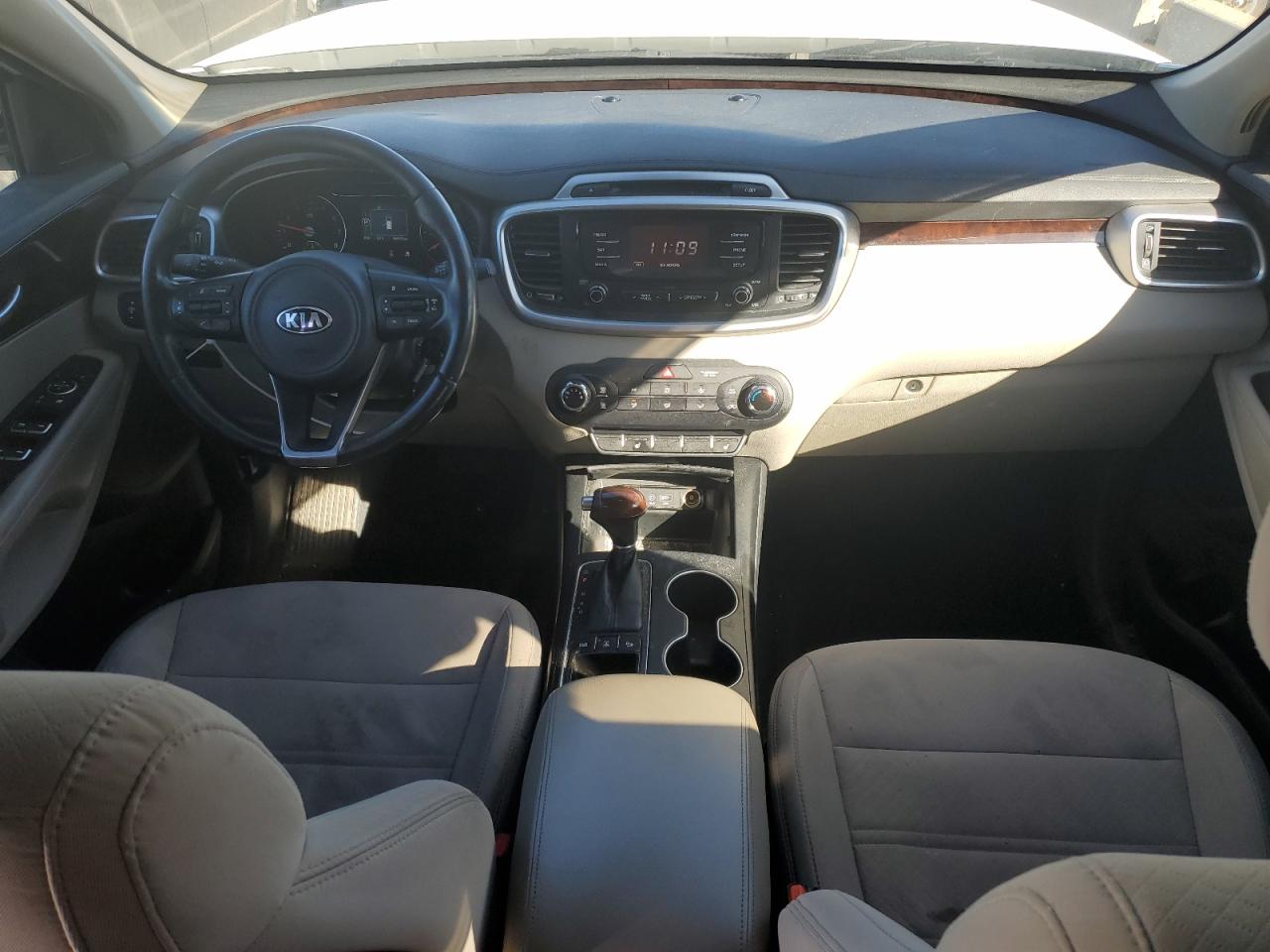 2016 Kia Sorento - Image 8