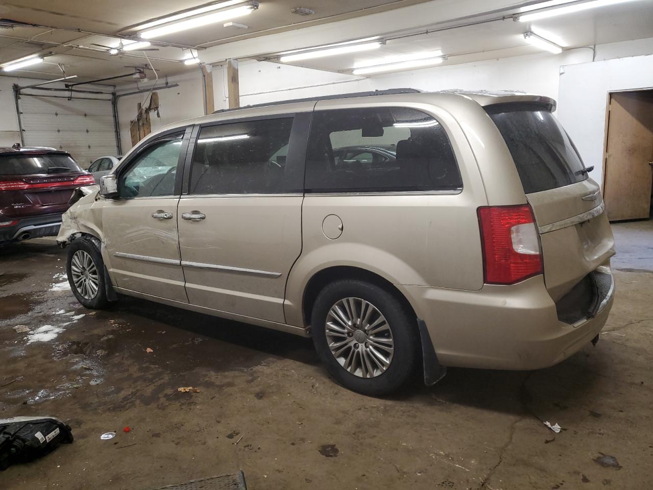 2013 Chrysler Town & Country - Image 2