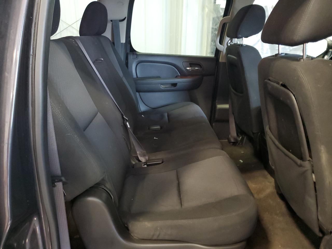 2011 Chevrolet Suburban - Image 11