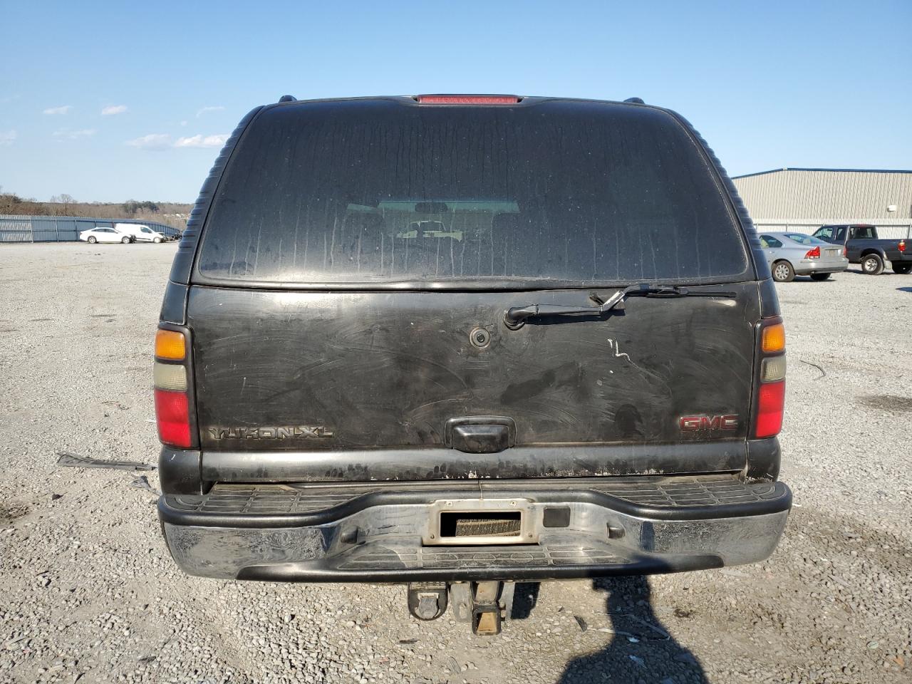 2004 GMC Yukon - Image 6