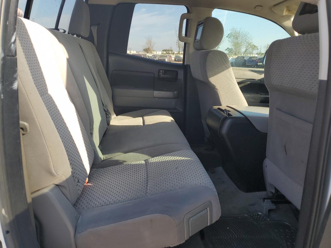 2011 Toyota Tundra - Image 10
