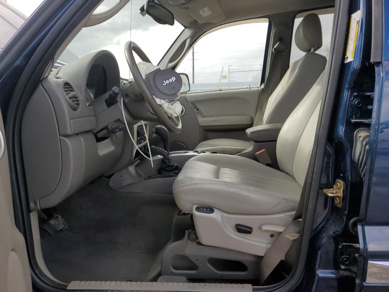 2005 Jeep Liberty (North America) - Image 7