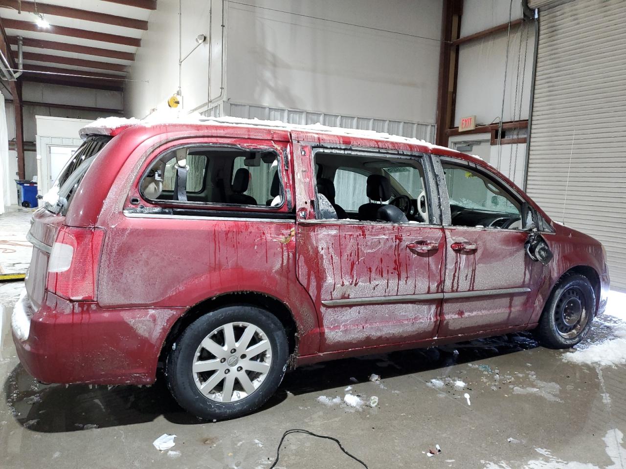 2014 Chrysler Town & Country - Image 3