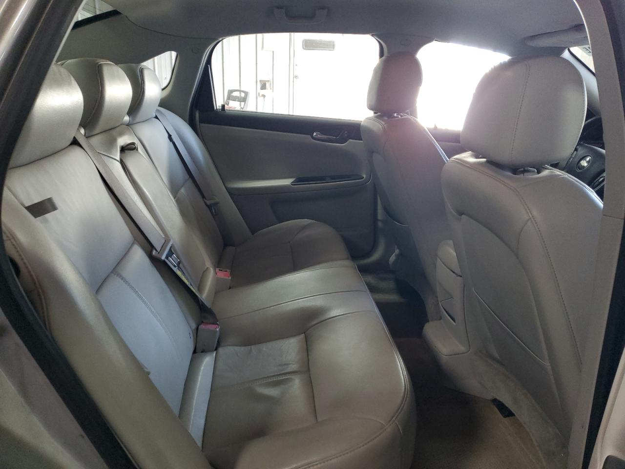 2007 Chevrolet Impala - Image 10