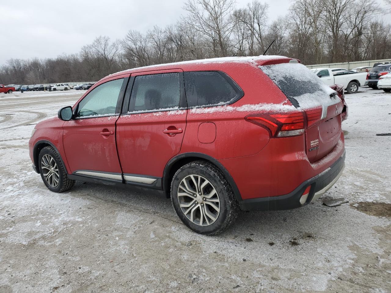2016 Mitsubishi Outlander - Image 2