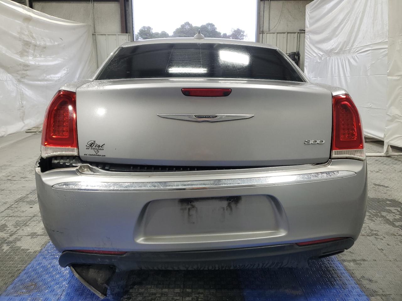 2016 Chrysler 300 - Image 6