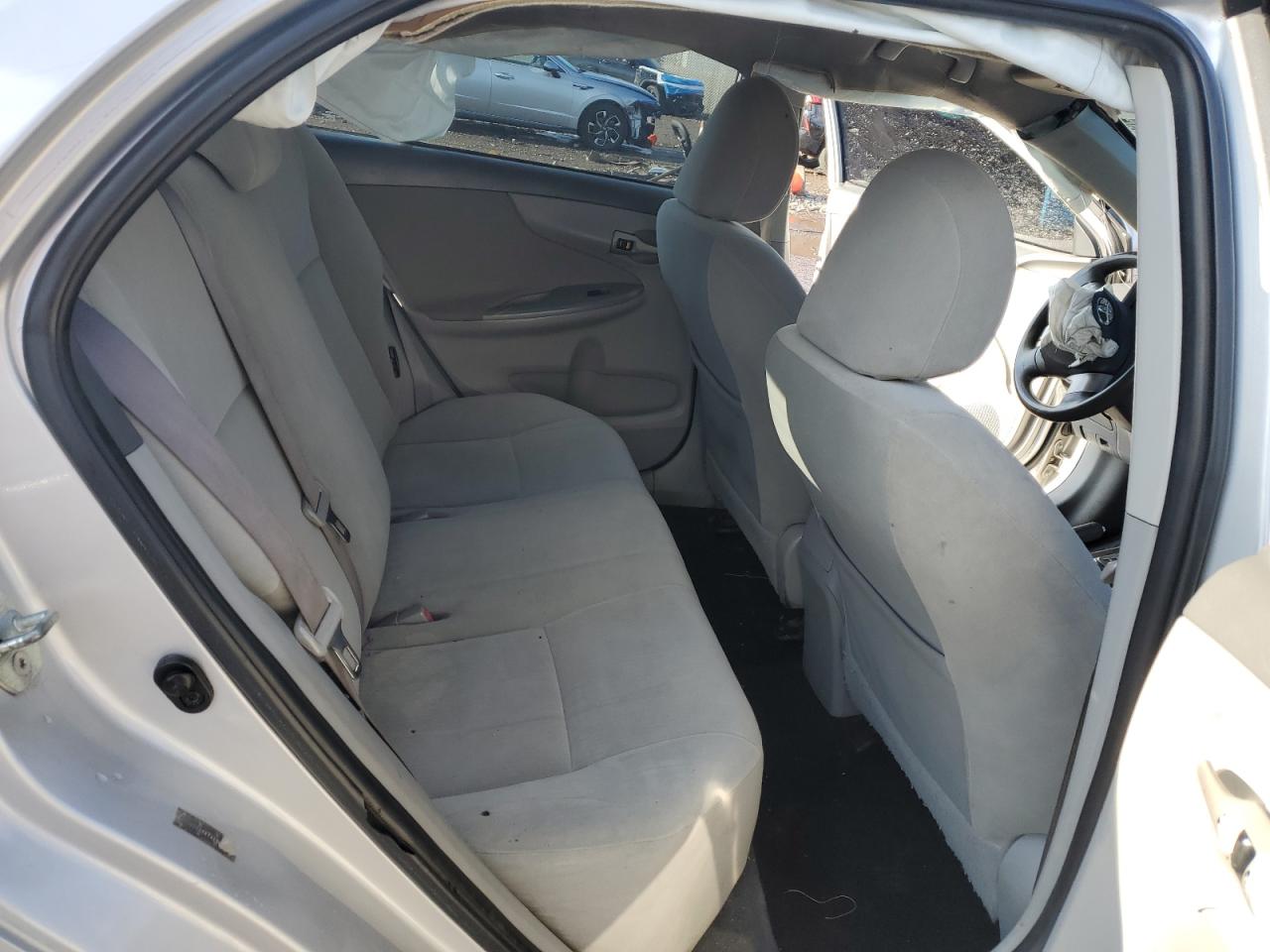 2010 Toyota Corolla - Image 11