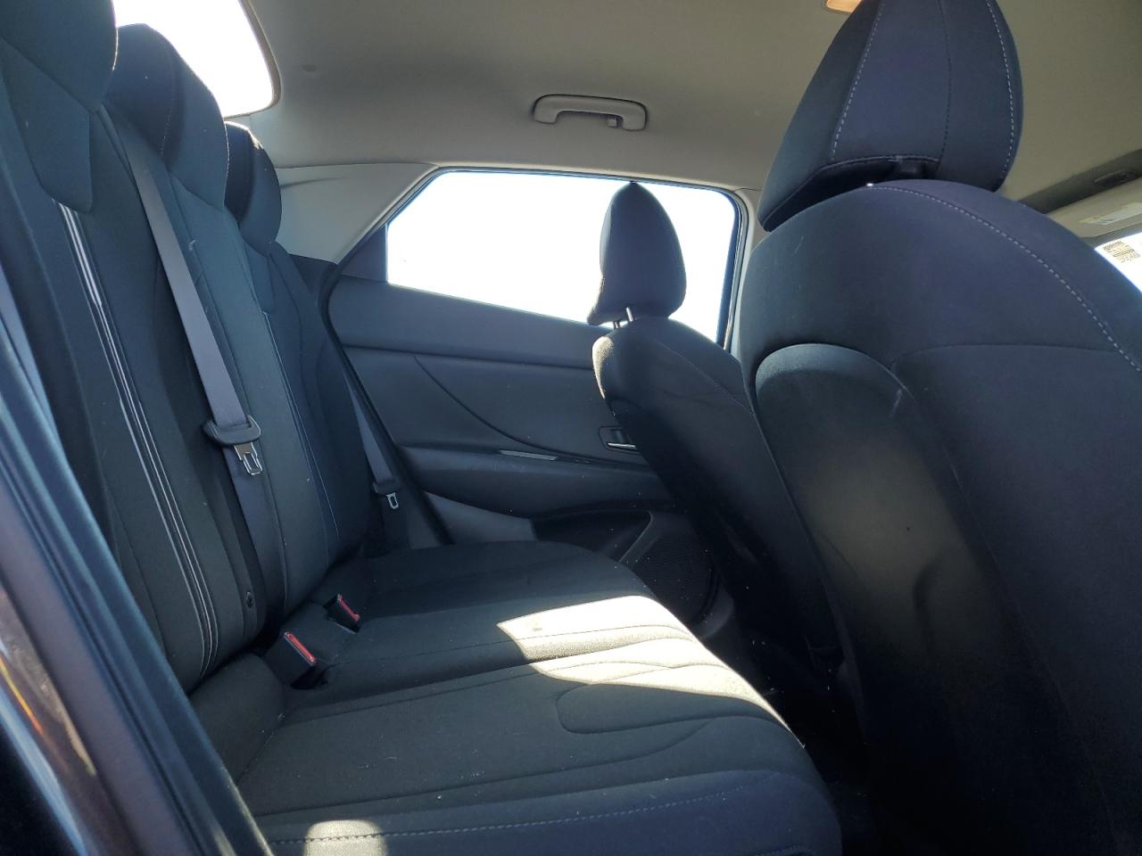2022 Hyundai Elantra - Image 10