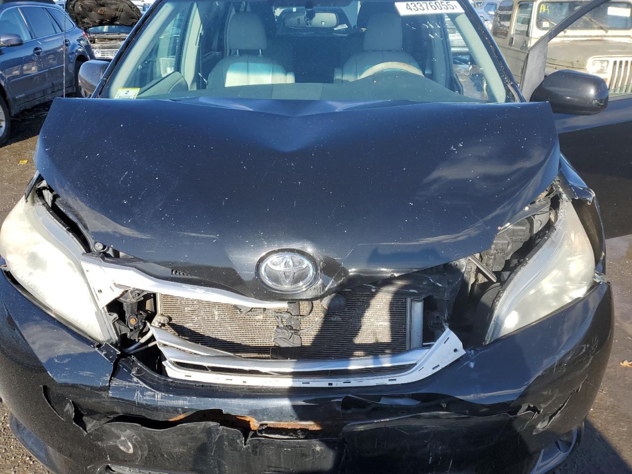 2013 Toyota Sienna - Image 12