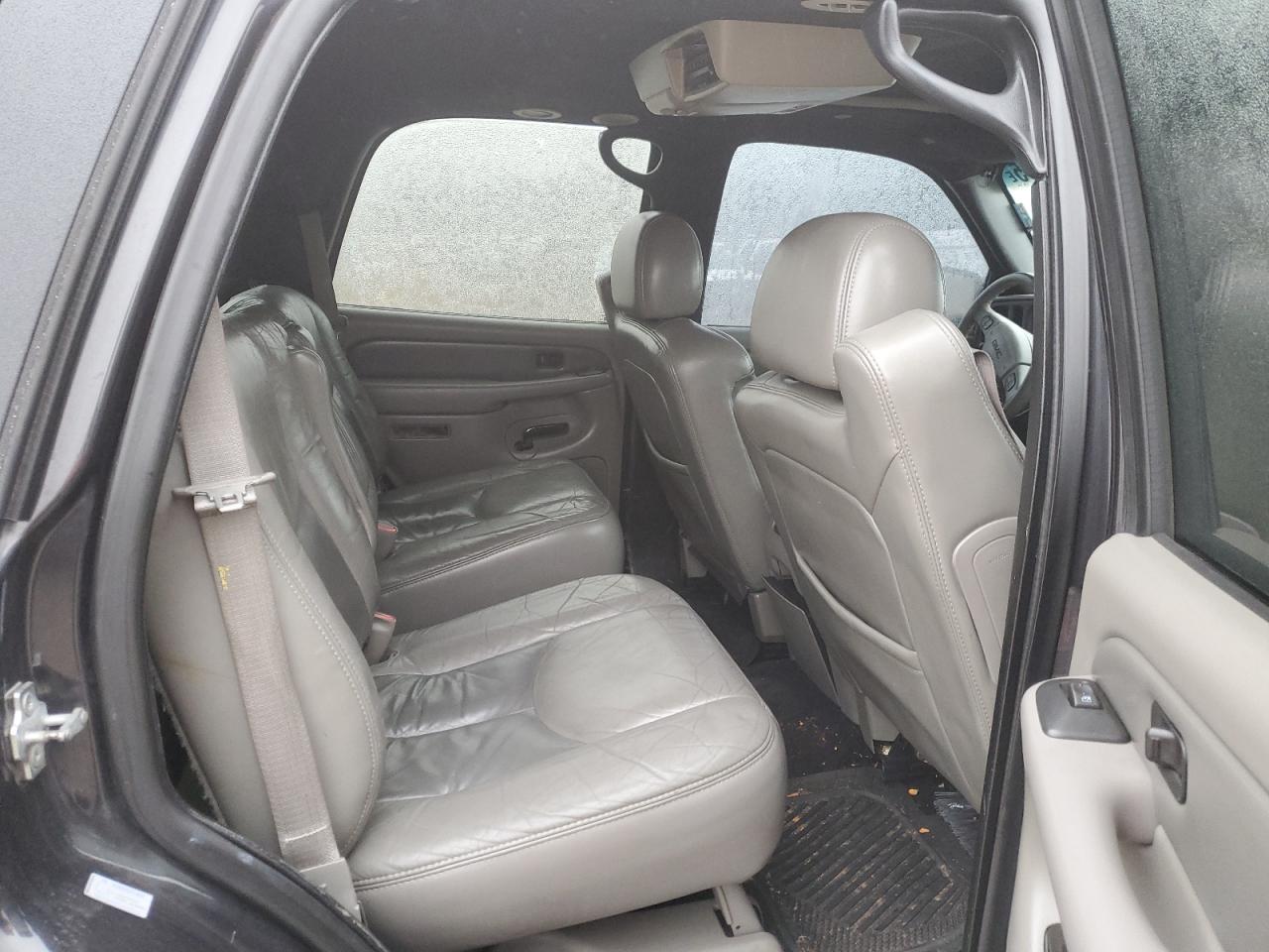 2004 GMC Yukon - Image 11