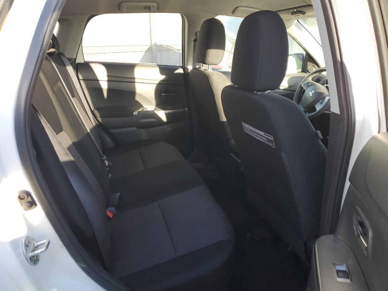 2018 Mitsubishi Outlander - Image 10