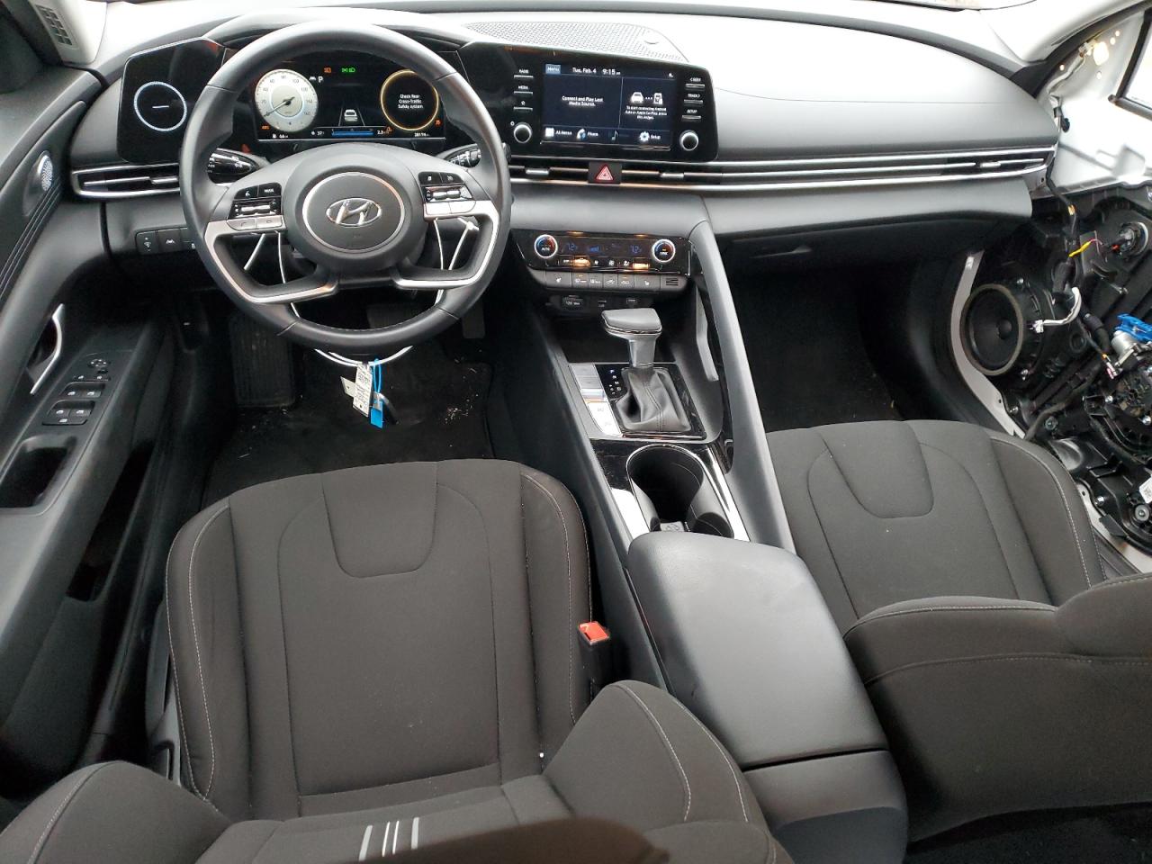 2022 Hyundai Elantra - Image 8