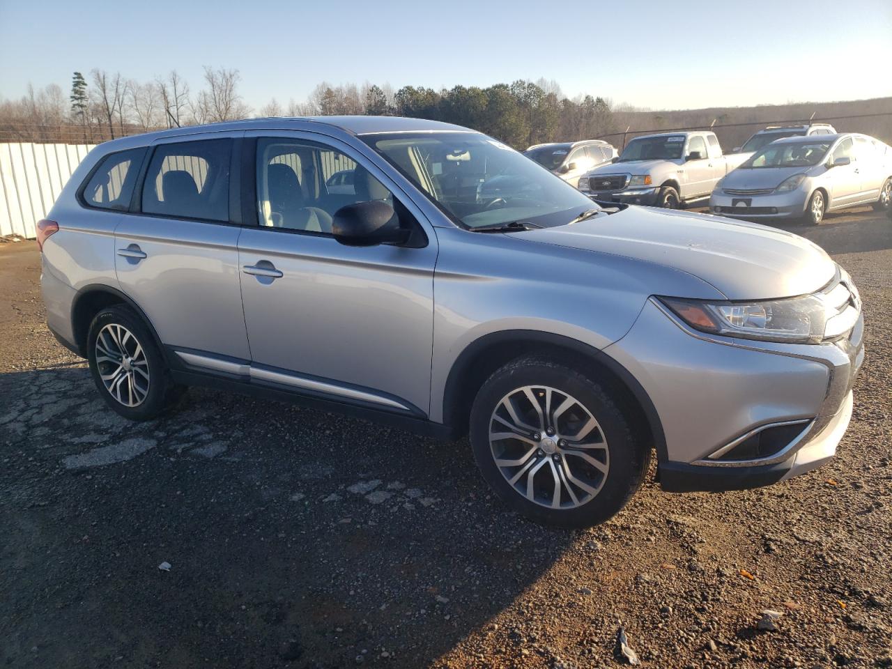 2016 Mitsubishi Outlander - Image 4
