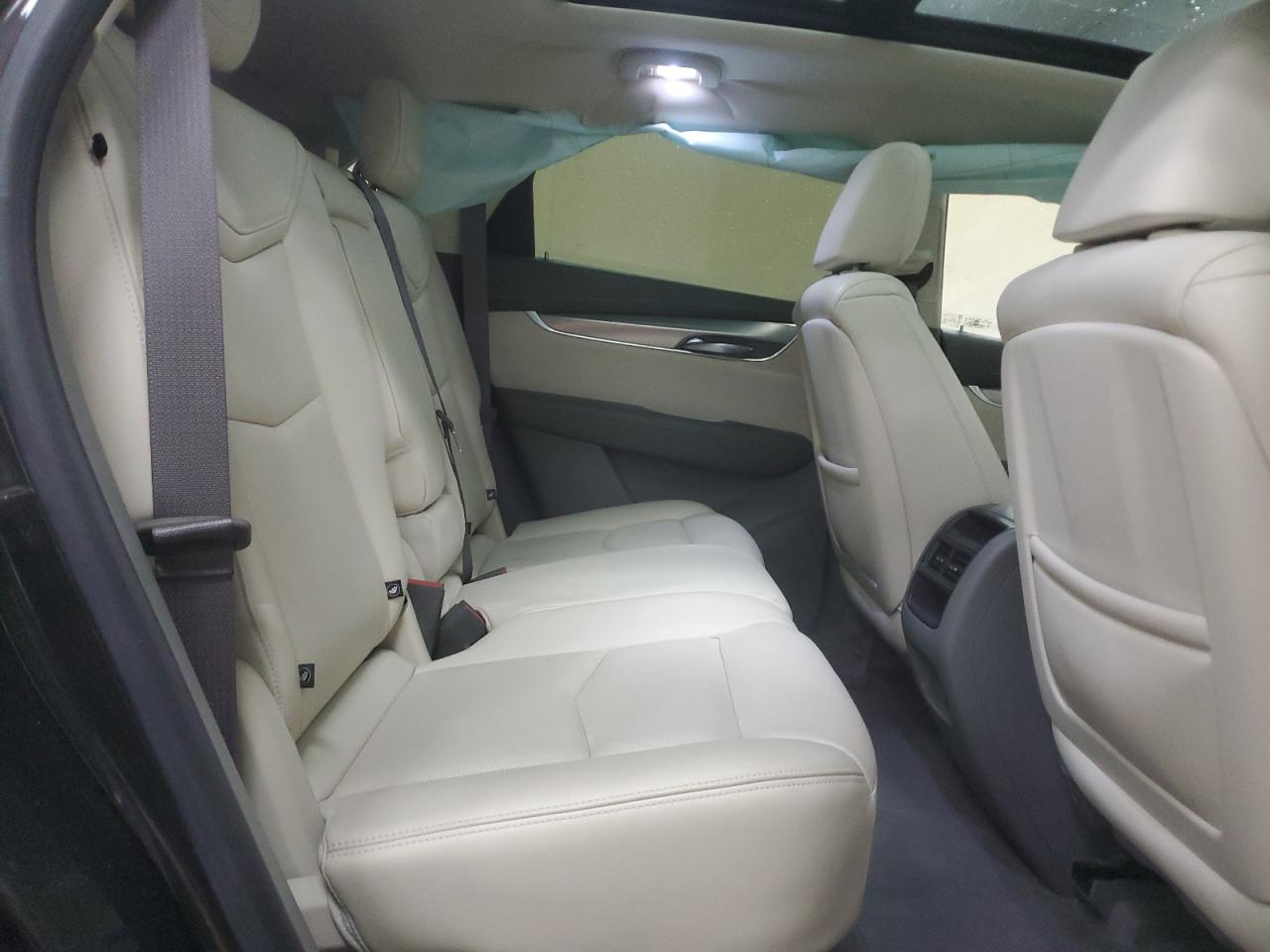 2018 Cadillac XT5 - Image 11