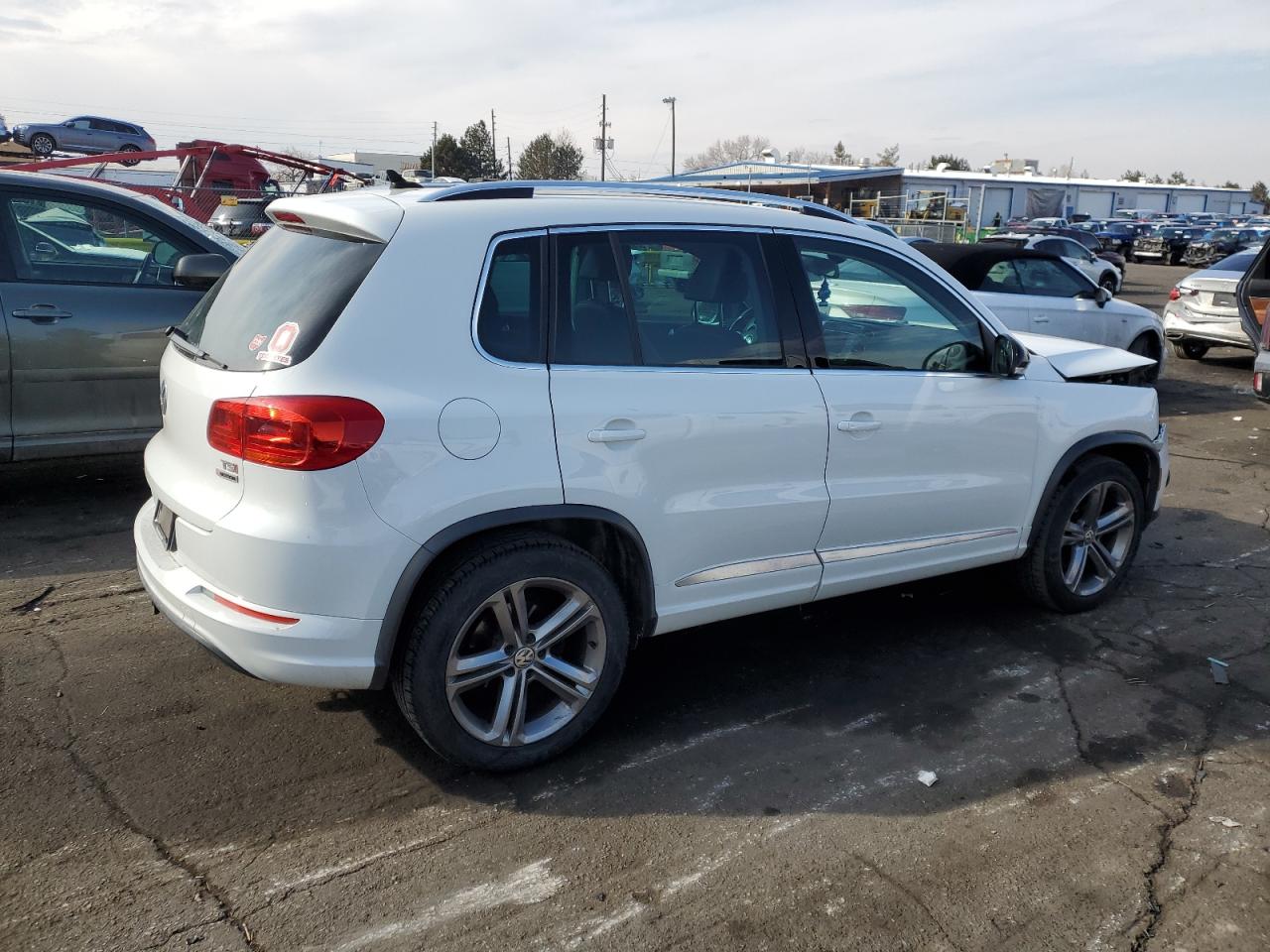 2017 Volkswagen Tiguan - Image 3