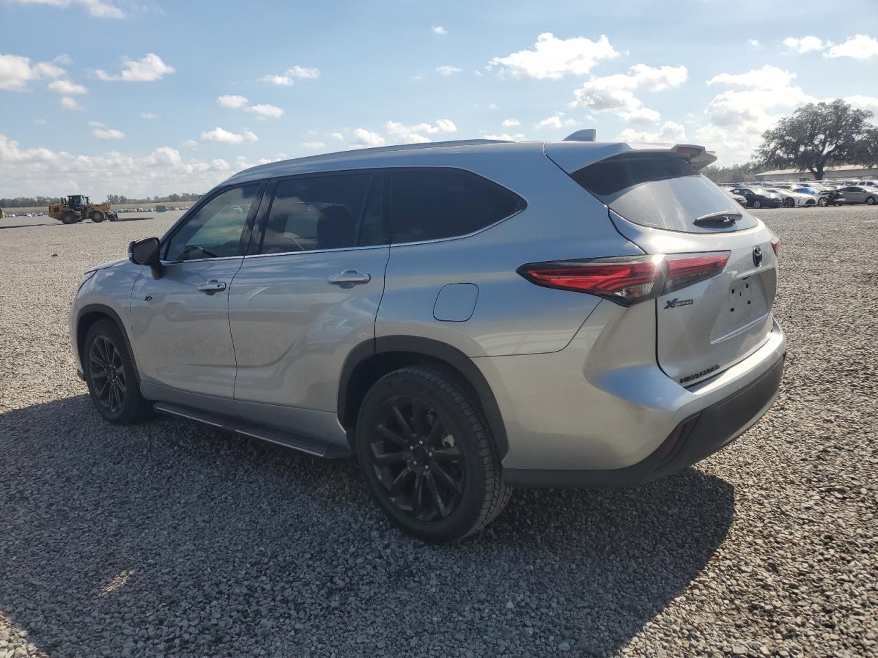 2022 Toyota Highlander - Image 2