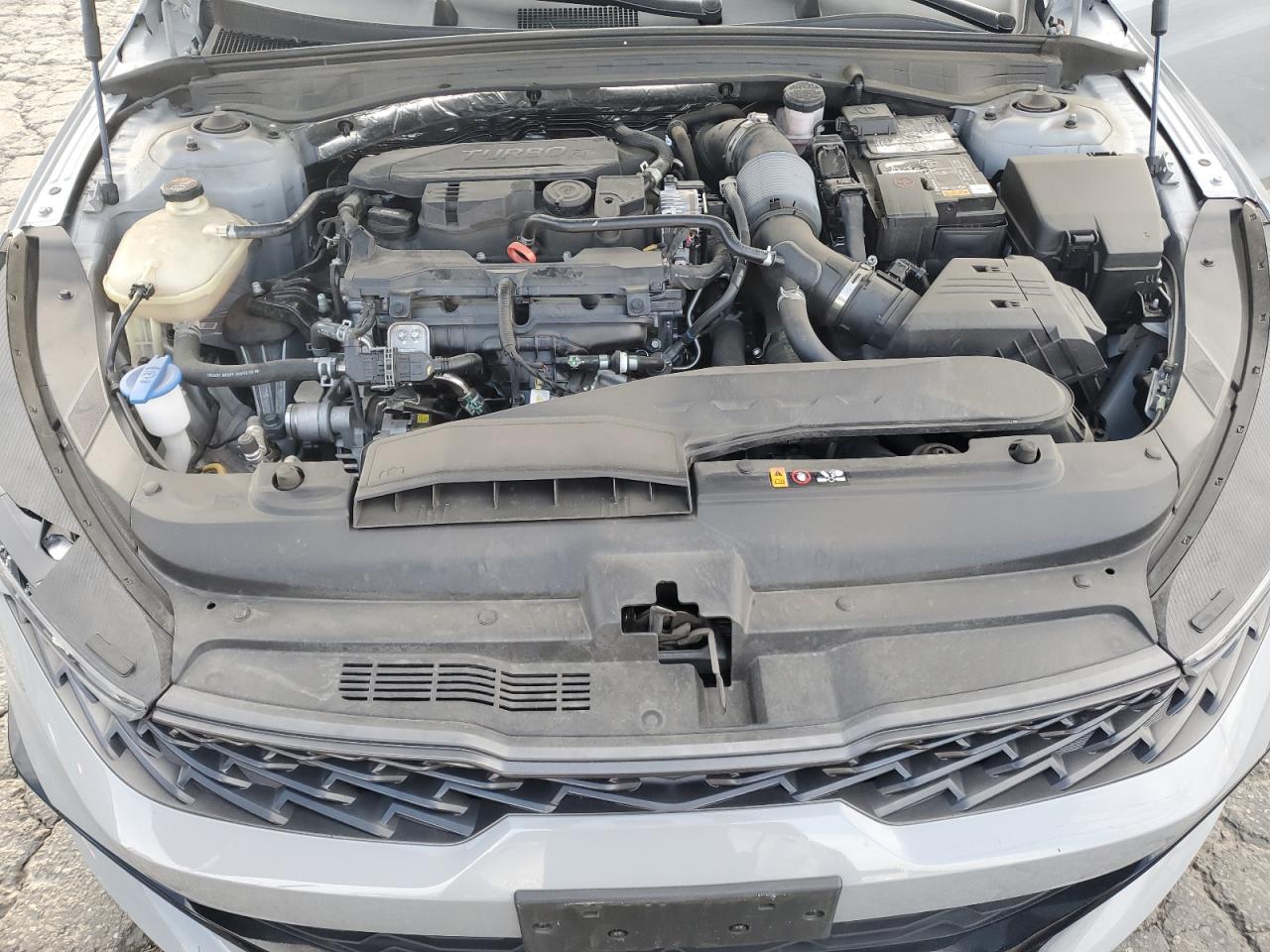 2022 Kia K5 - Image 11