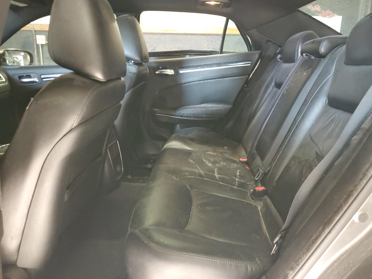 2011 Chrysler 300 - Image 10