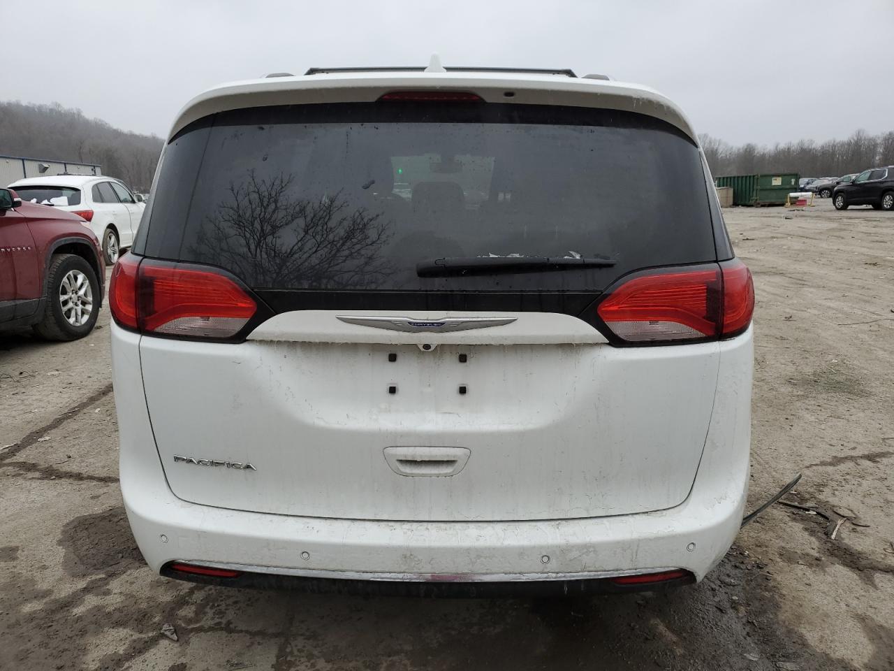2018 Chrysler Pacifica - Image 6