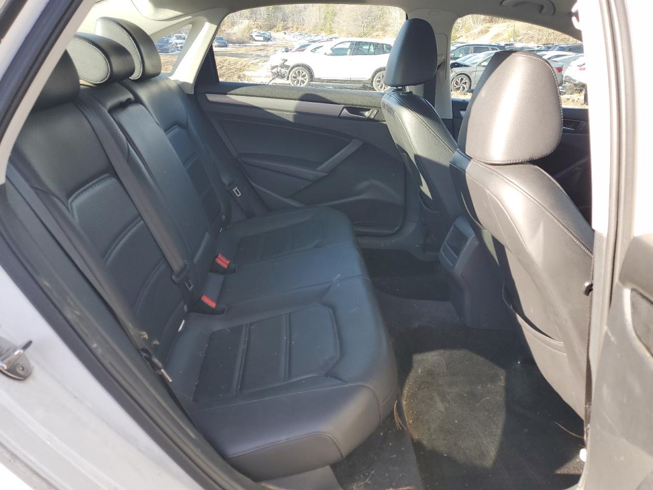 2015 Volkswagen Passat - Image 10