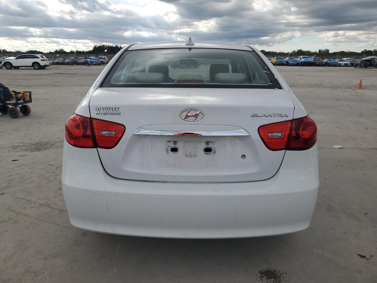 2010 Hyundai Elantra - Image 6