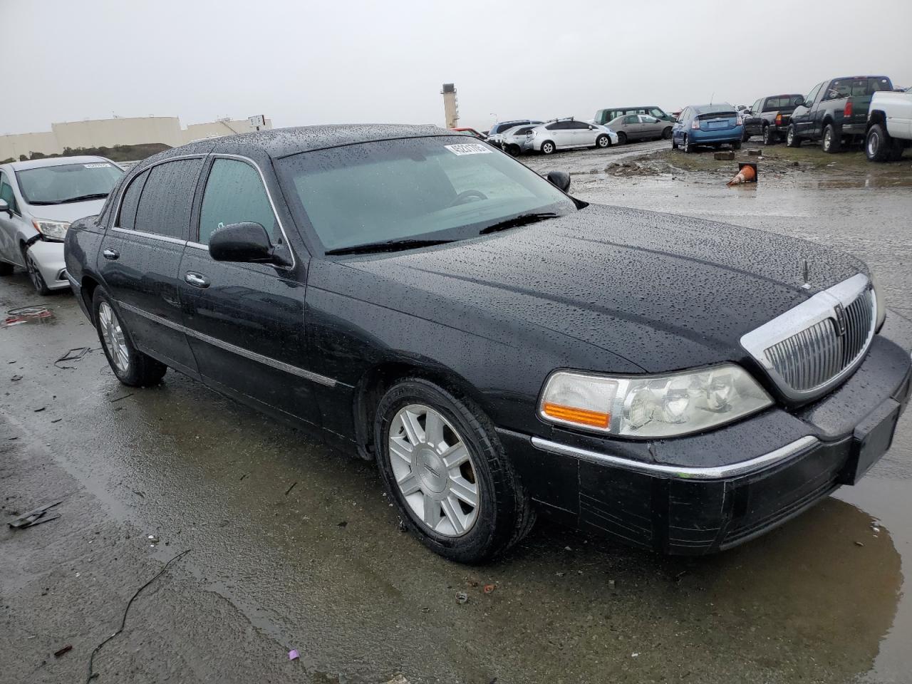 2011 Lincoln Town Car - Image 4