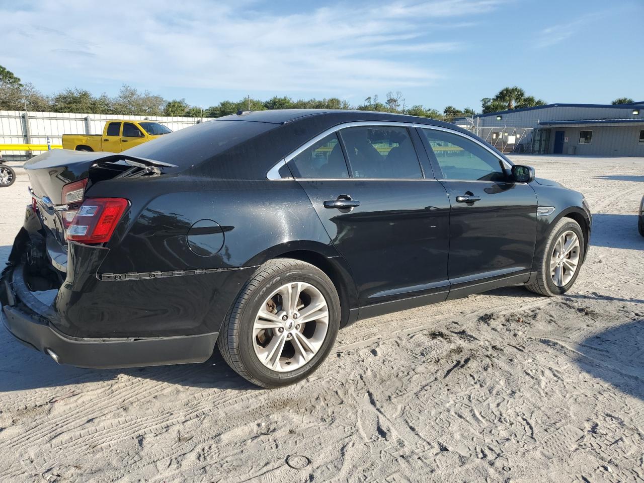 2016 Ford Taurus - Image 3