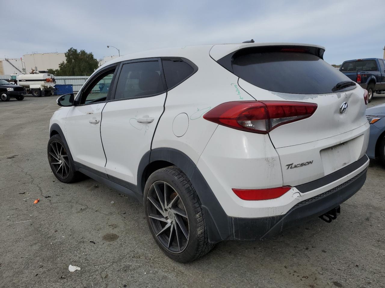 2016 Hyundai Tucson - Image 2