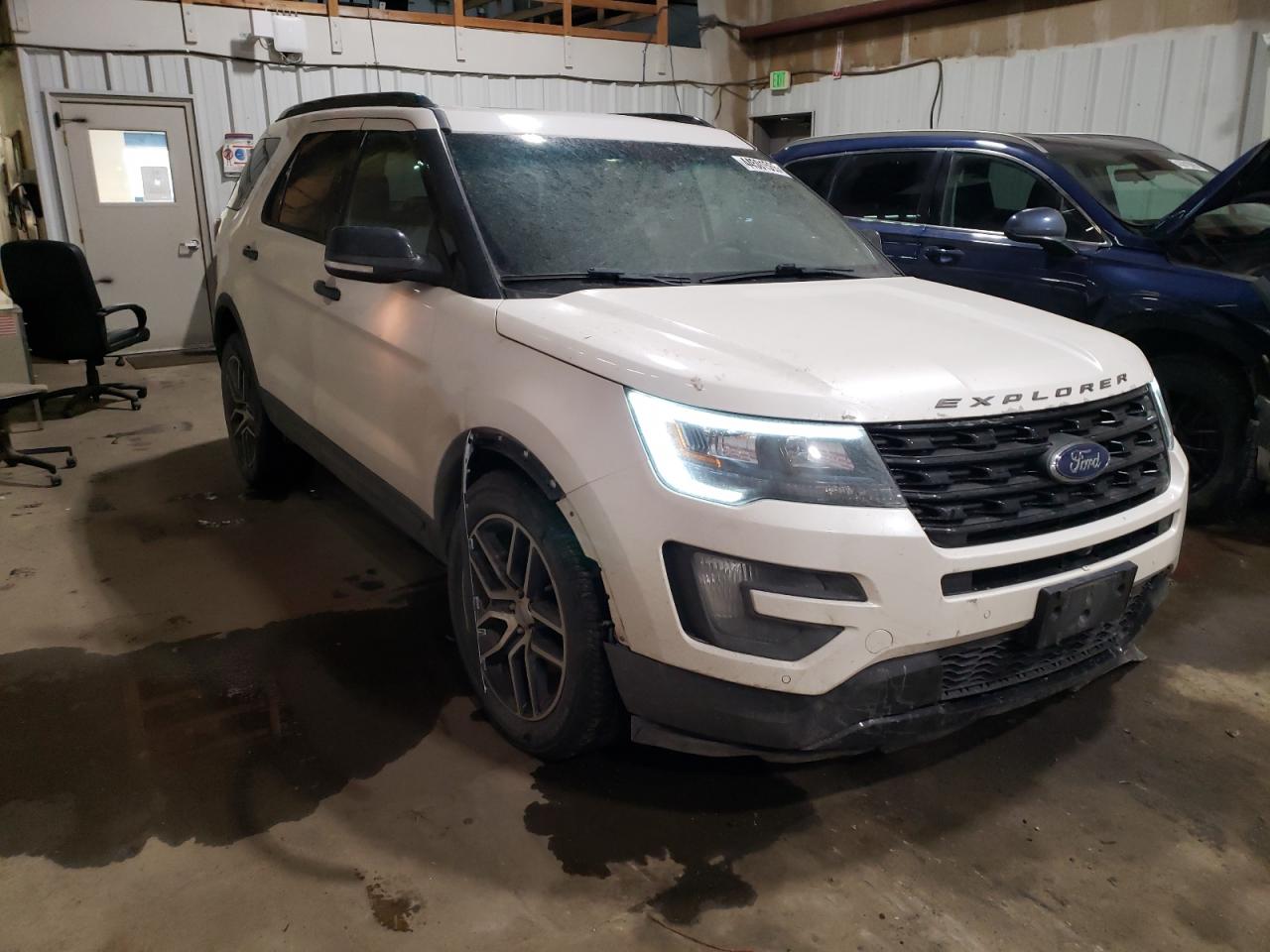 2016 Ford Explorer - Image 4