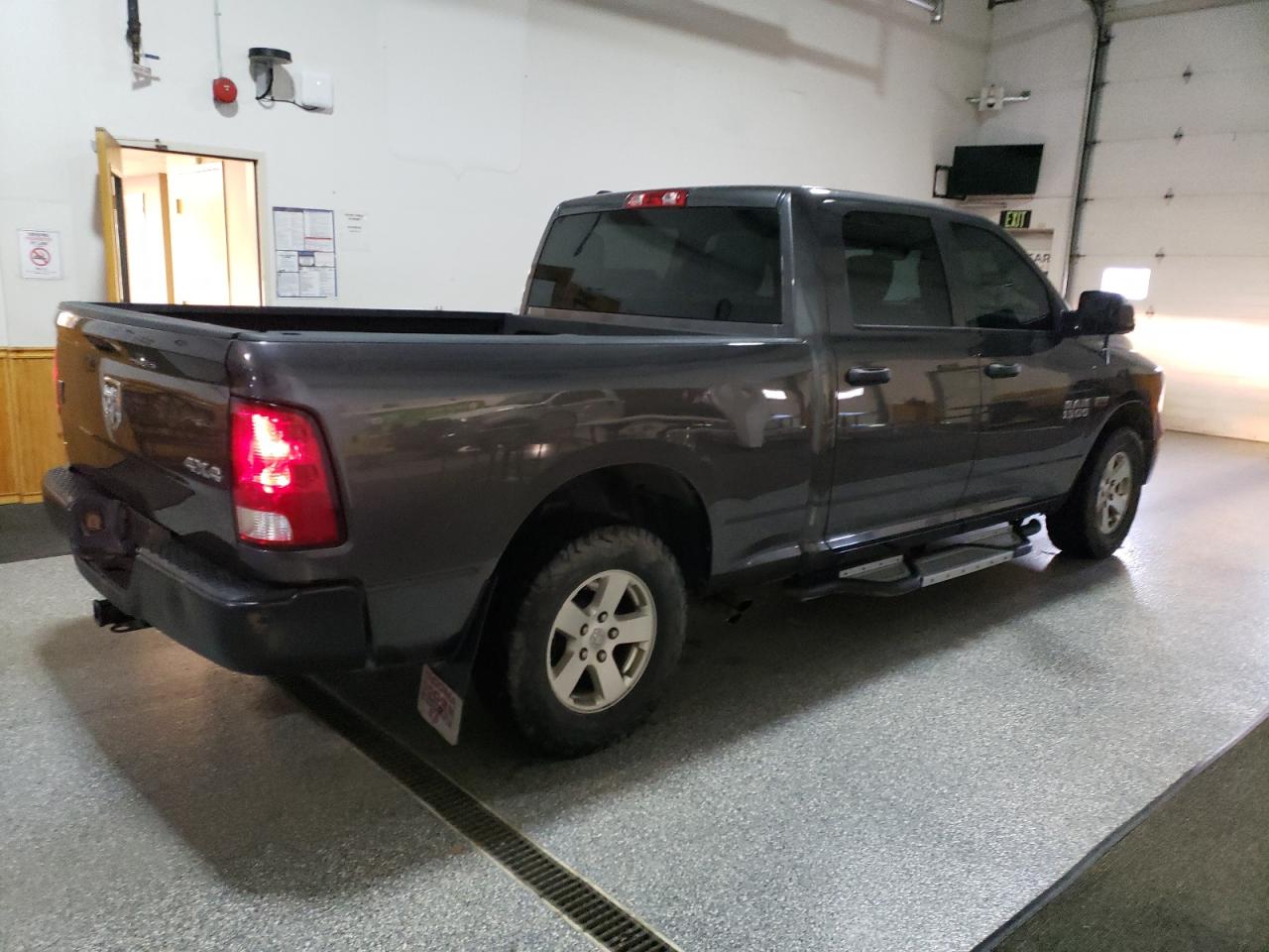 2016 RAM 1500 - Image 3