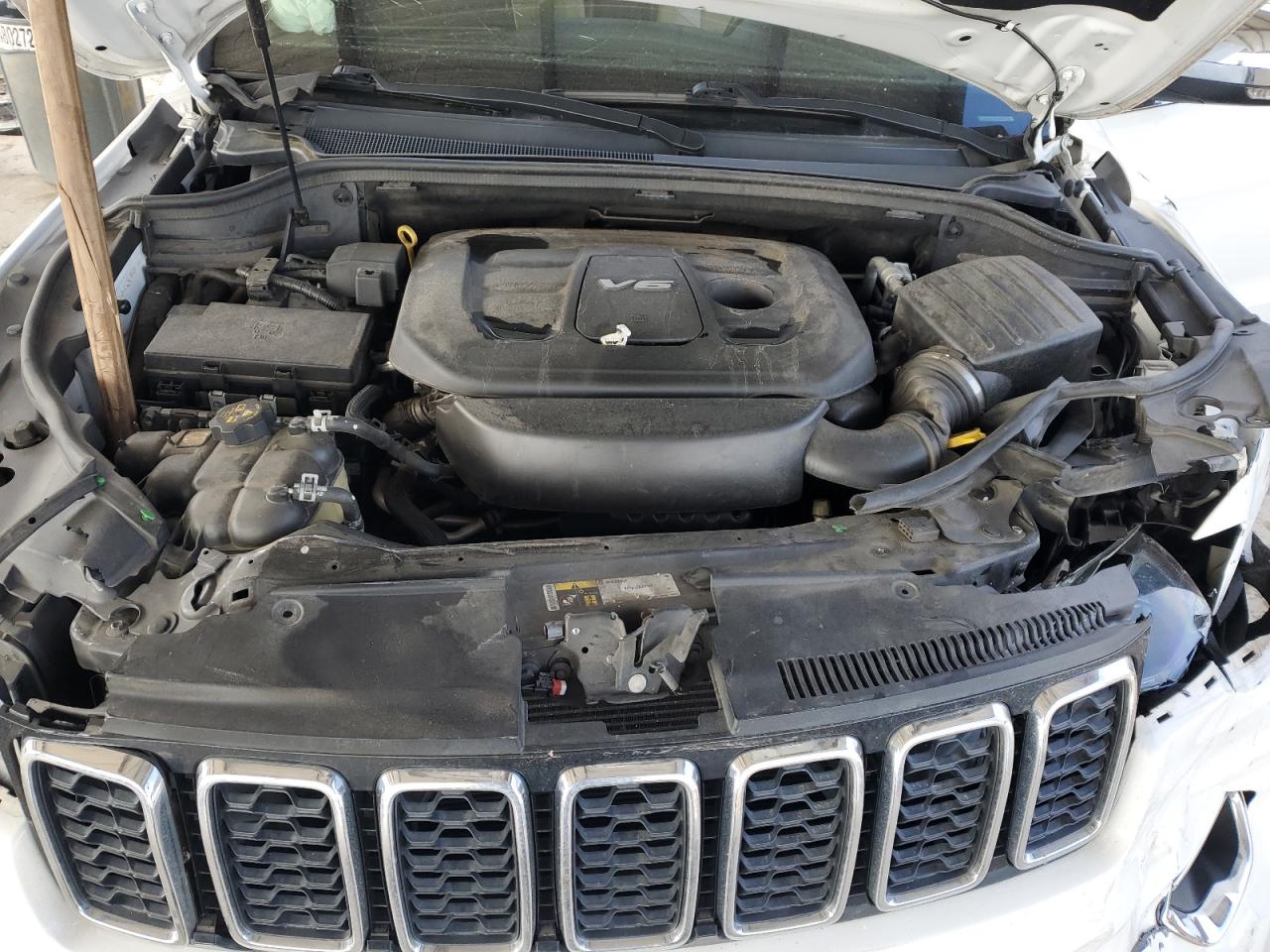 2017 Jeep Grand Cherokee - Image 11