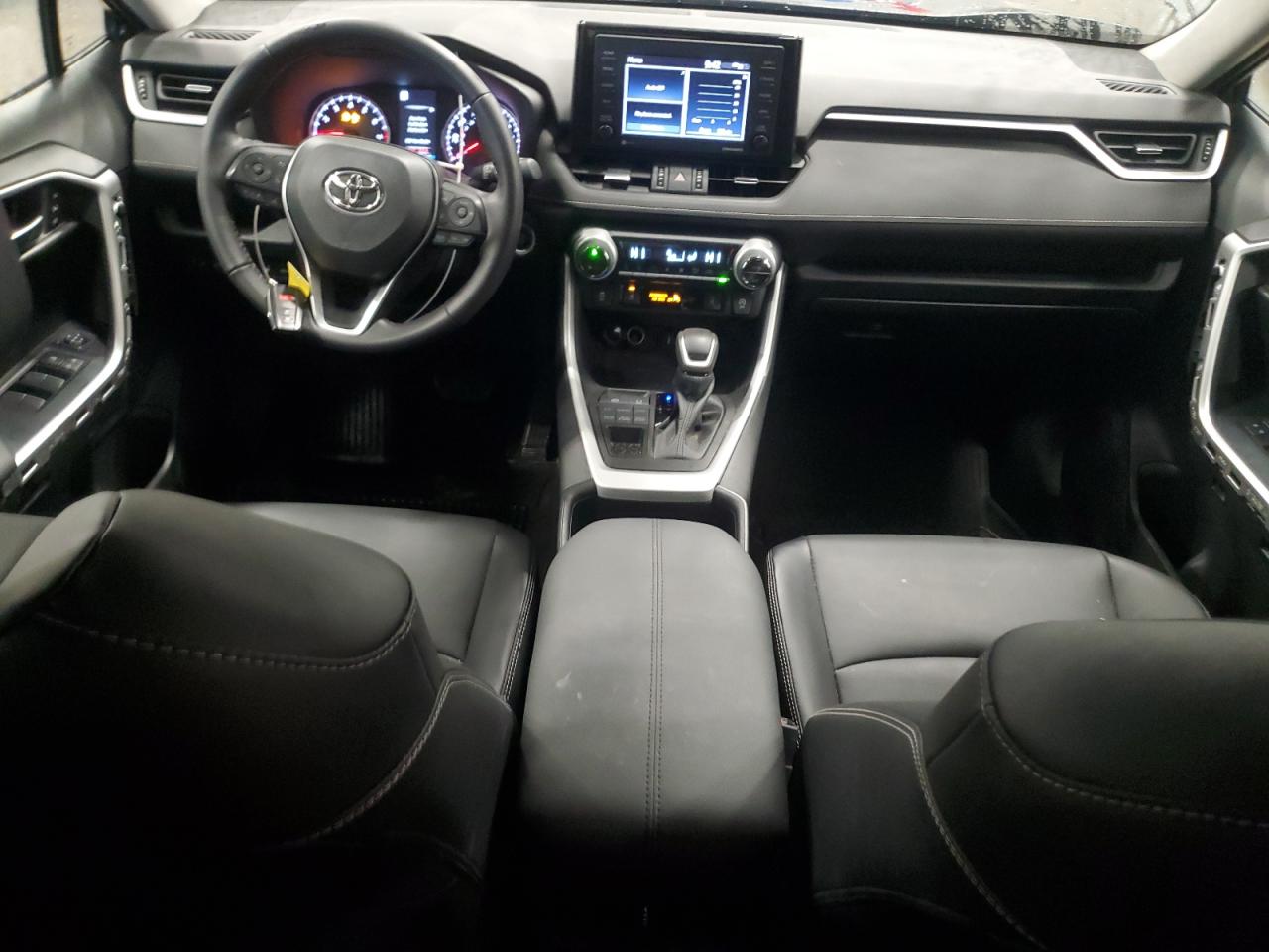 2022 Toyota RAV 4 - Image 8