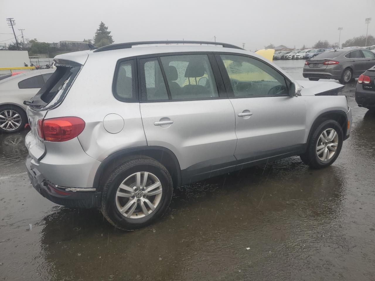 2015 Volkswagen Tiguan - Image 3