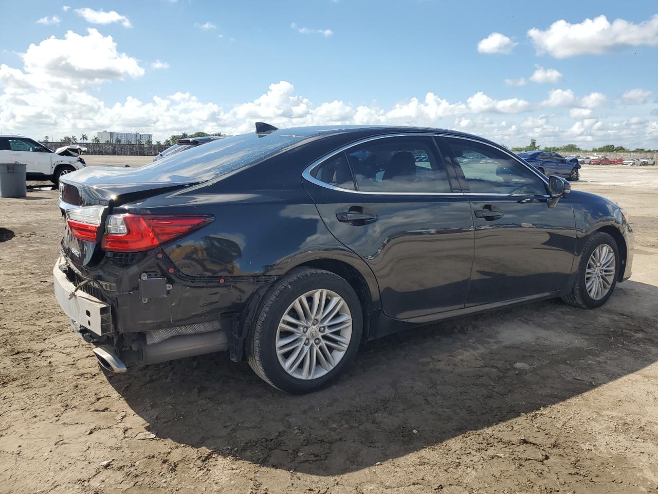 2017 Lexus ES - Image 3