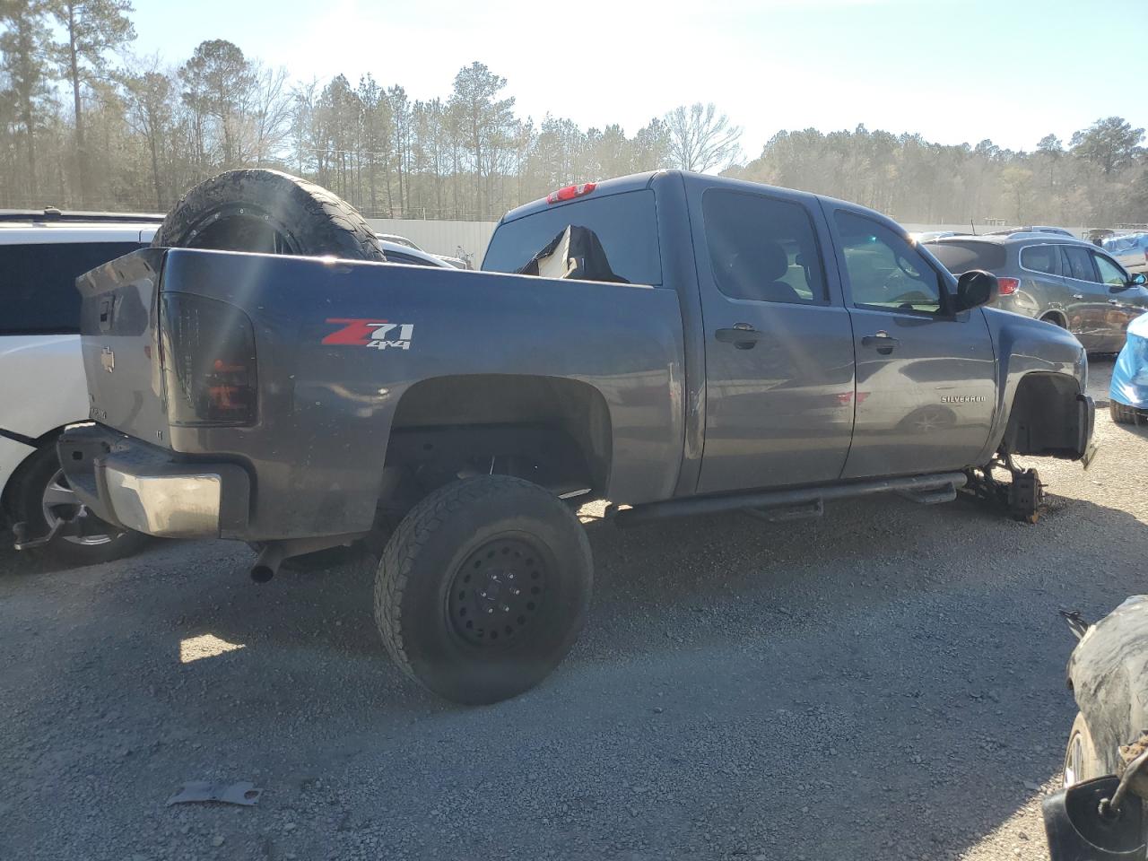 2011 Chevrolet Silverado - Image 3