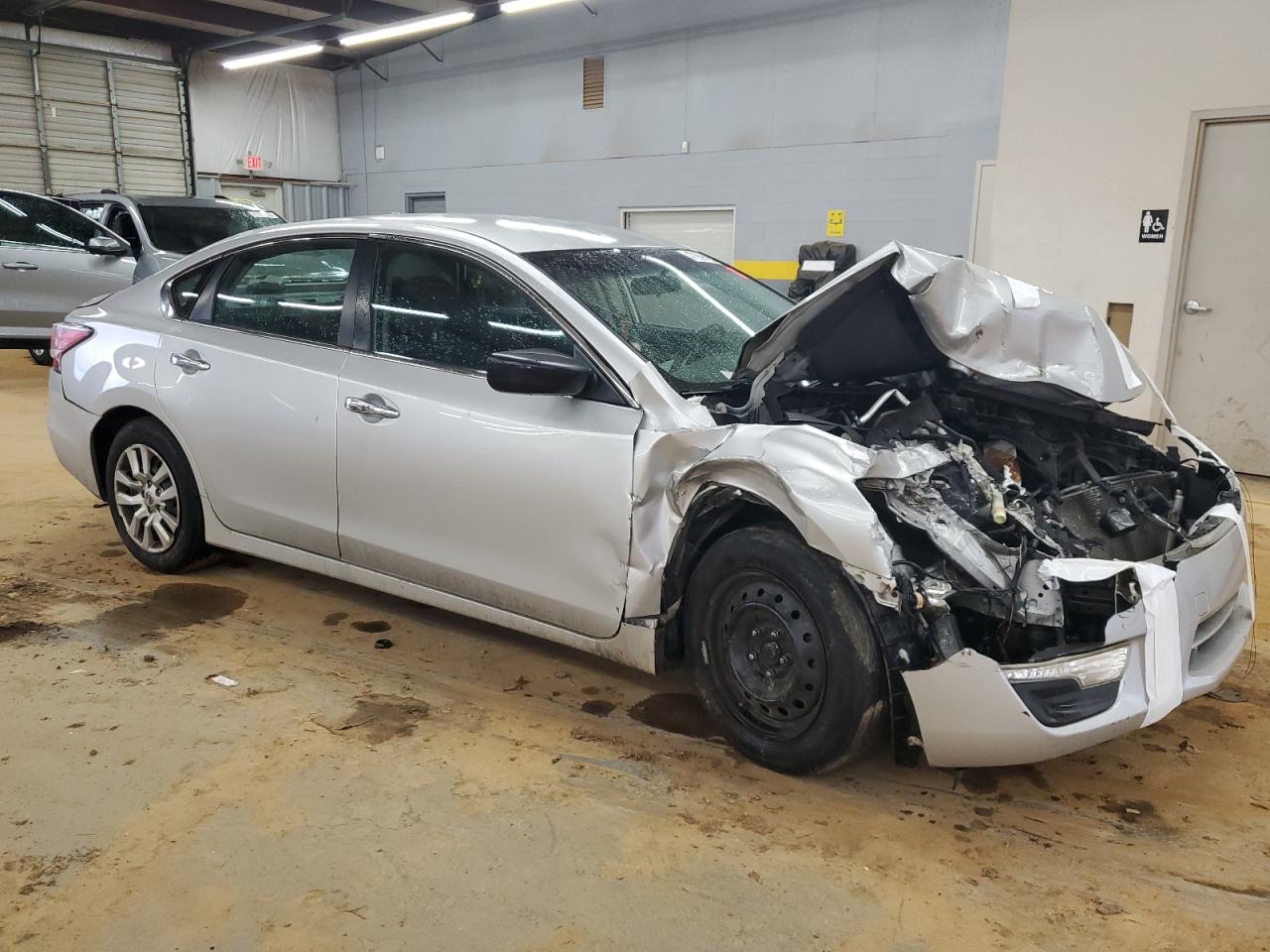 2015 Nissan Altima - Image 4