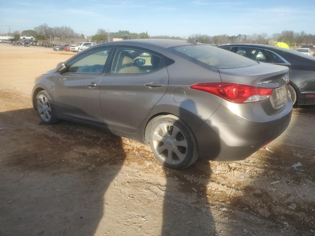 2011 Hyundai Elantra - Image 2