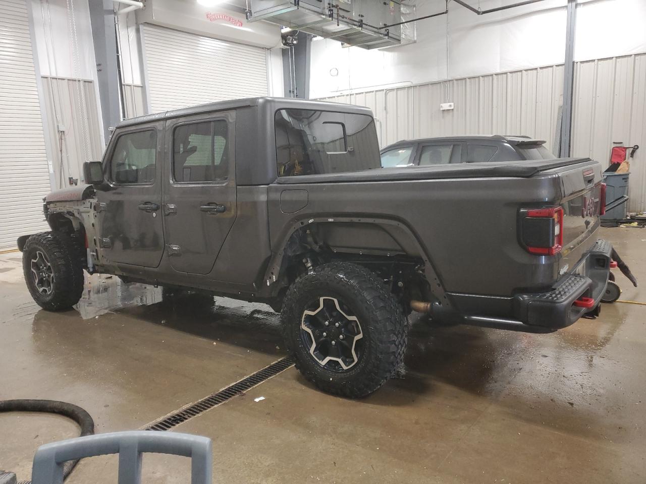 2020 Jeep Gladiator - Image 2