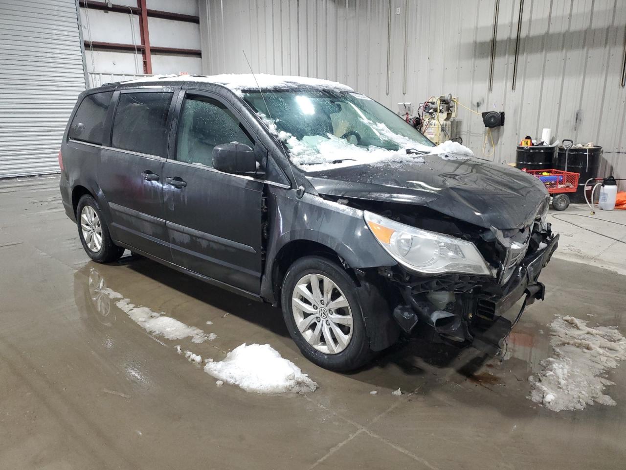 2012 Volkswagen Routan - Image 4