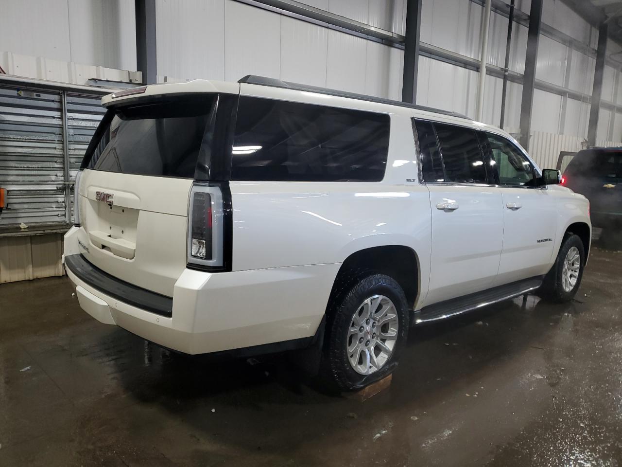 2015 GMC Yukon - Image 3