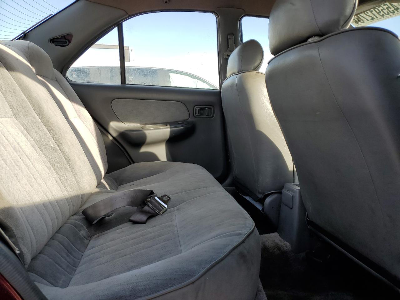 1997 Nissan Sentra - Image 10
