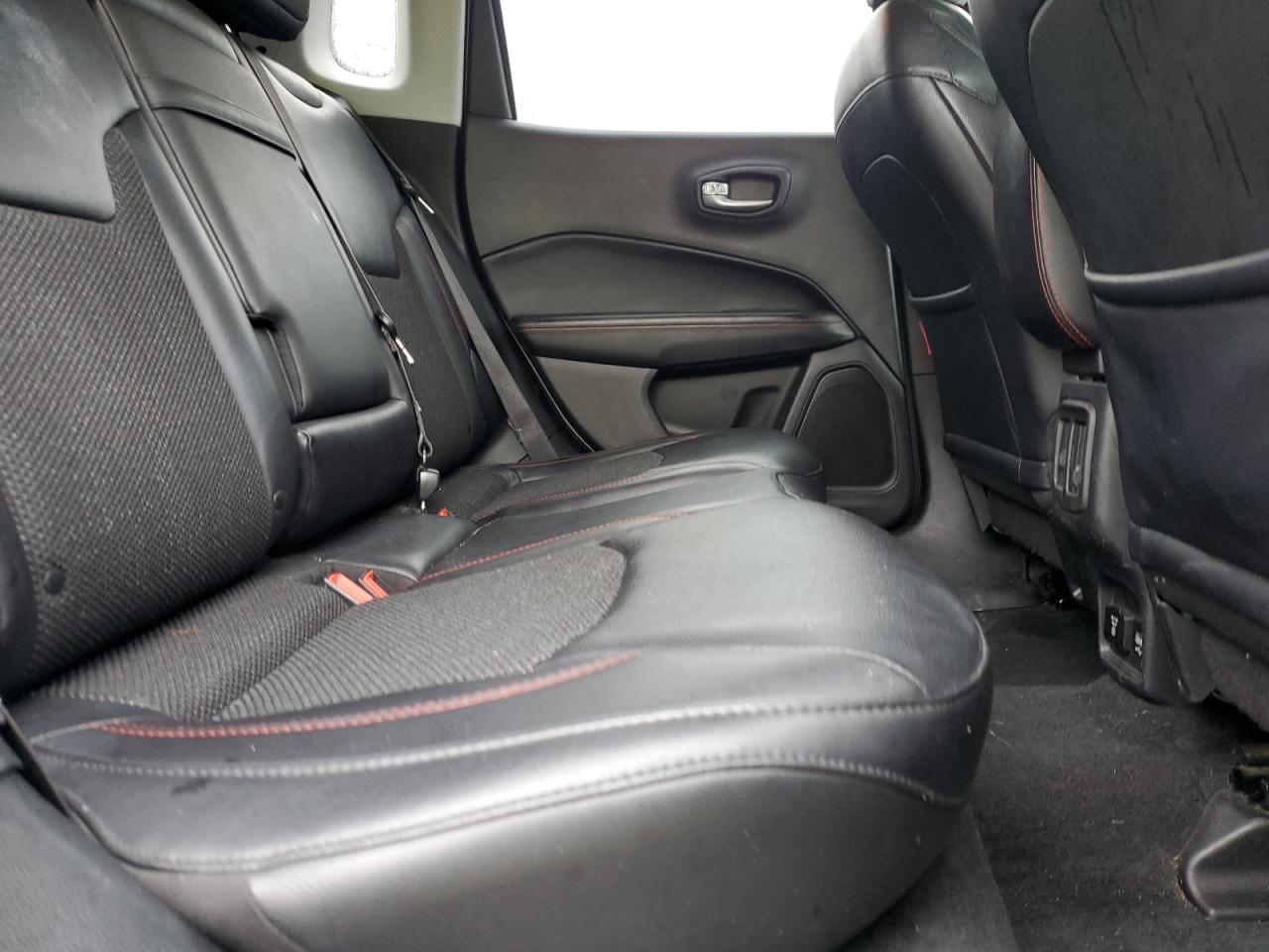 2017 Jeep Compass - Image 11